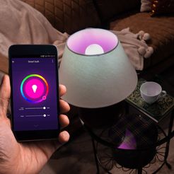 4 lampadine LED con presa smart con controllo vocale e app