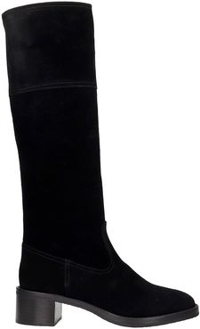 Low Heels Boots In Black Suede