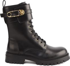 Black Leather Boots With Iconic Pin