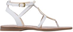 Toe strap sandals