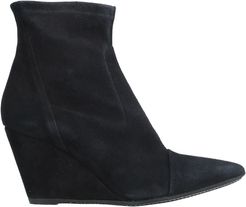 Ankle boots