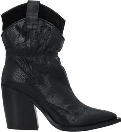 FRU. IT Ankle boots