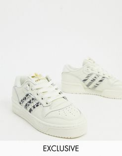 Rivalry low sneakers in chalk with animal print stripes-White