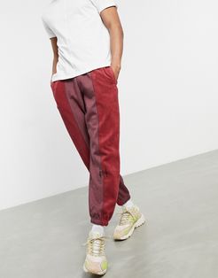 sweatpants in red