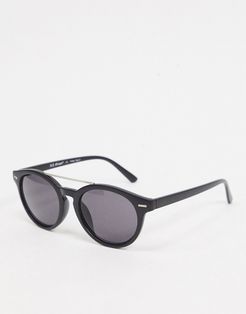 aviator style sunglasses in matte black
