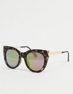 cat eye sunglasses in tortise shell with purple lens-Brown