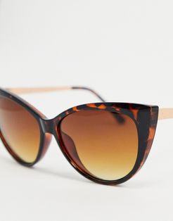 cat eye sunglasses in tortoise shell-Brown