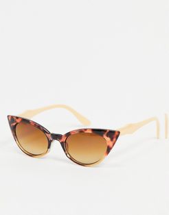 cat eye sunglasses in tortoise shell-Brown