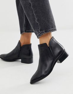 Kaicien leather low rise boot in black