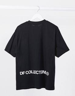 relaxed T-shirt in black with front and back logo