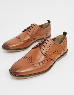 brogue shoes in tan leather with faux crepe sole