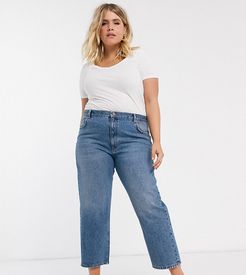 ASOS DESIGN Curve Mid rise 'off duty' straight leg jeans in mid vintage wash-Blues