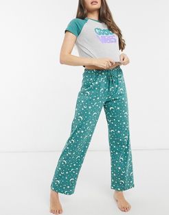 'Good Vibes' jersey tee and woven pants pajama set in green and gray-Multi