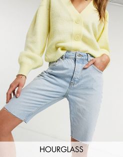 Hourglass organic denim '90's' longline shorts in lightwash-Blues