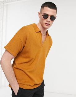 knitted midweight revere polo t-shirt in tan-Brown