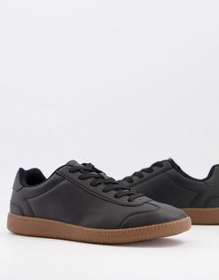 lace up sneakers in black faux leather with gum sole