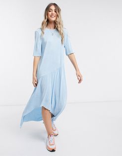 maxi plisse dress with dip hem in blue-Blues