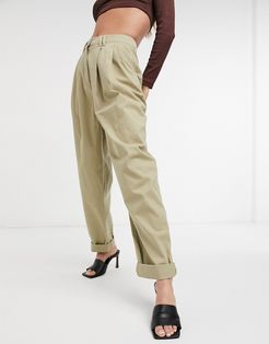 ovoid pleated front peg pants in sandstone-White