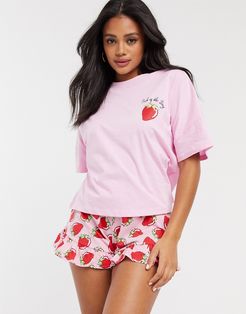 pick of the day strawberry tee & short pajama set in pink