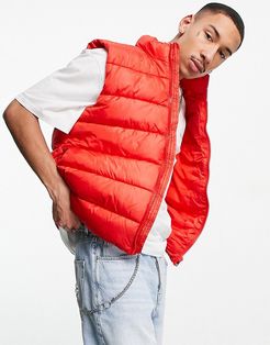 puffer vest in red