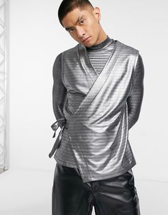 relaxed sleeveless wrap in silver metallic fabric