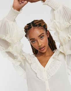 ruffle lace blouse in cream-White