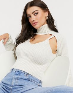 set knitted cami top with v neck in cream-White