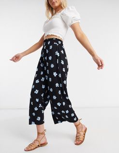 shirred waist culotte pants in floral print-Multi