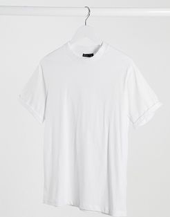 t-shirt with crew neck and roll sleeve in white