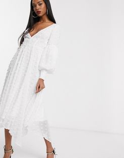 volume sleeve midi dress in textured spot-White