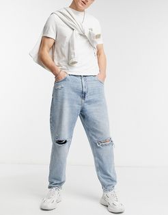 loose fit jeans with knee rip in washed blue-Blues