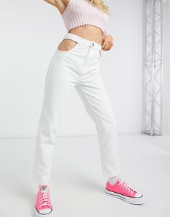 pocket cut out straight pant in white