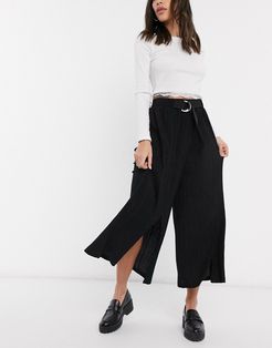 wide leg cropped plisse pants with split front in black