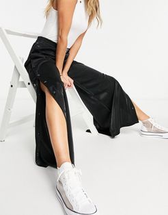 wide leg pants with snaps set in black