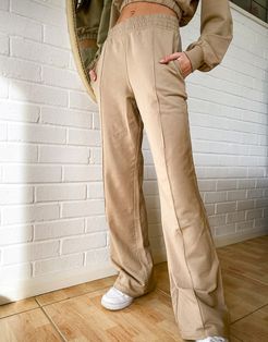 wide leg sweatpants in camel-Beige