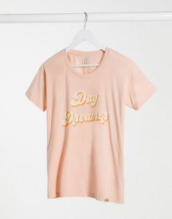 Day Dreamer sloagn t-shirt in pink