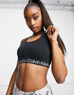 seamless sports bra in black