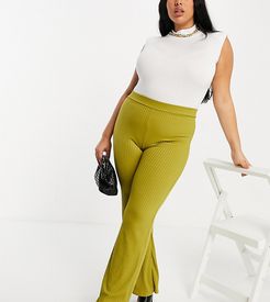 ribbed flared pants set in green