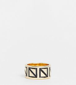 Exclusive etched ring in gold