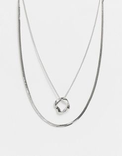 multirow necklace with flat chain and circle pendant in silver