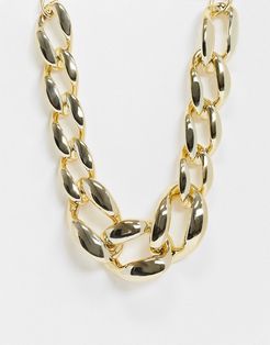 necklace in chunky gold chain