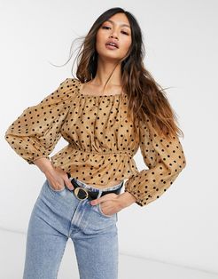 v front puff sleeve blouse with spots in brown