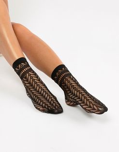 Arrow Pelerine Ankle Socks-Black