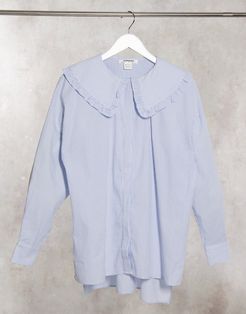 relaxed shirt in blue pinstripe with peter pan frill collar