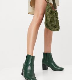 heeled chelsea boots in forest green