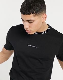 fitted T-shirt with neck tape in black-White