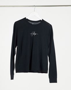 embroidered front logo long sleeve tee in black