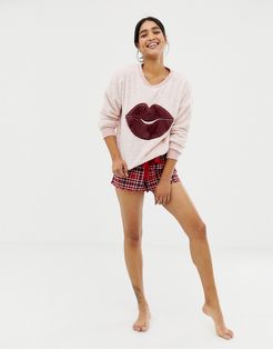 Twill Check Kiss pyjama shorts in red-Pink
