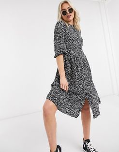 abstract print midi dress with split in black