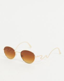 round sunglasses in gold